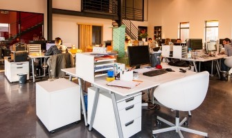 Modern Metal Çalışma Masası Tasarımları ile Ofis Dekorasyonu