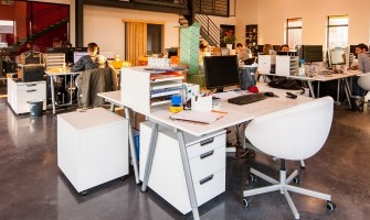 Ofis İçin Şık ve Fonksiyonel Çekmeceli Masalar Ofis İçin Şık ve Fonksiyonel Çekmeceli Masalar